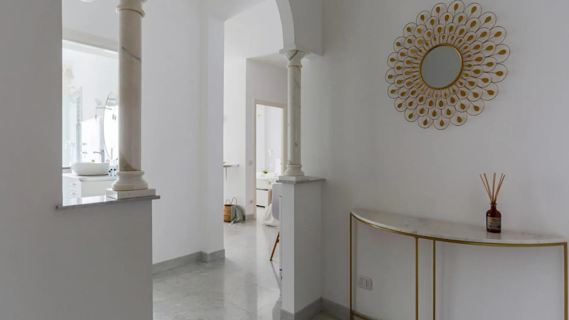 Hotel apartamentowy The Best Rent - Bright Two-Bedroom Apartment In Central Station Area Mediolan