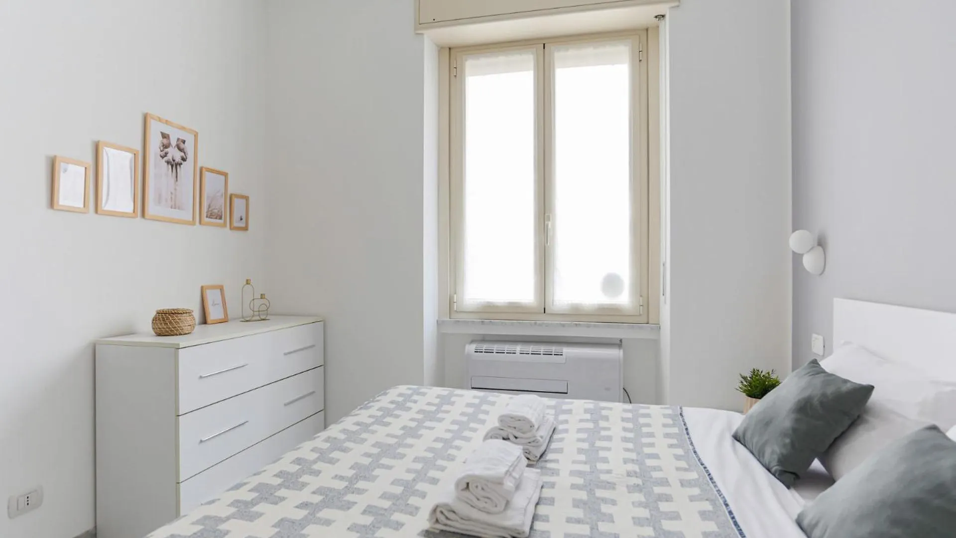 The Best Rent - Bright Two-Bedroom Apartment In Central Station Area Mediolan Włochy